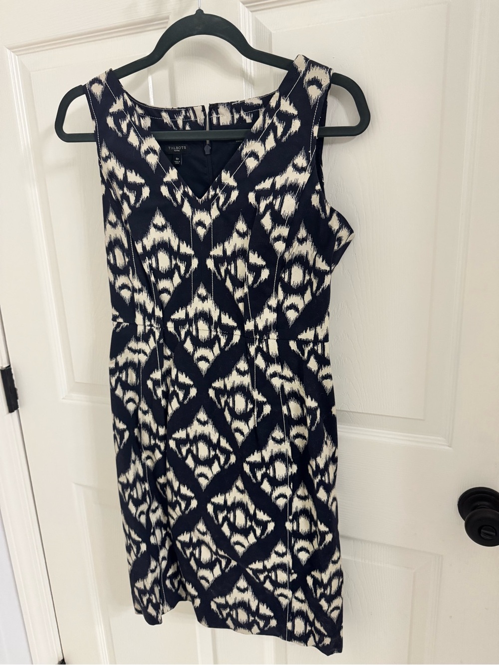 Talbots Lined Navy and White Geometric V-Neck Sleeveless Dress